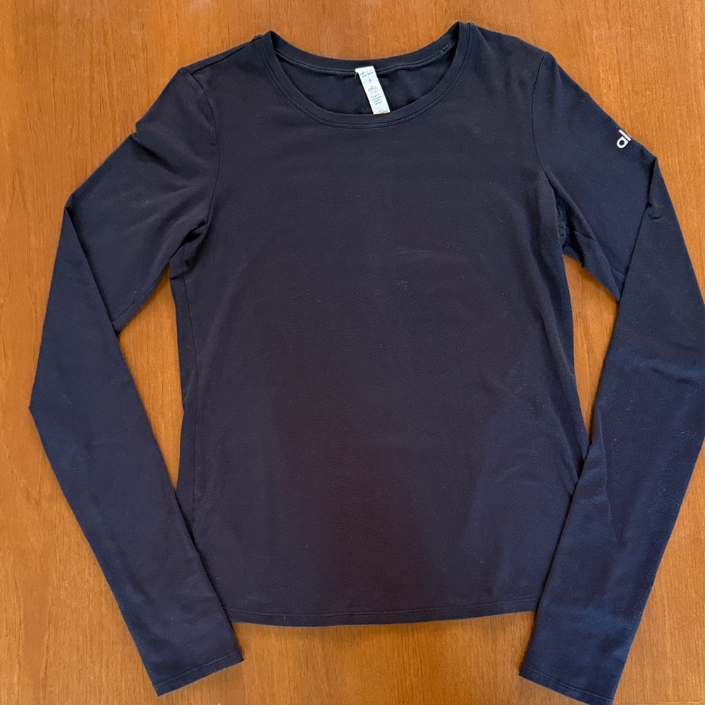 ALO Yoga Women's black Long Sleeve Tee